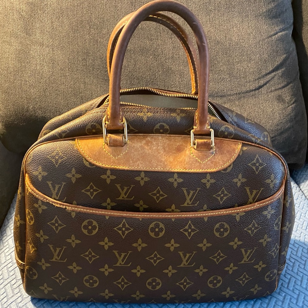 Authentic Louis Vuitton Deauville Monogram Bag